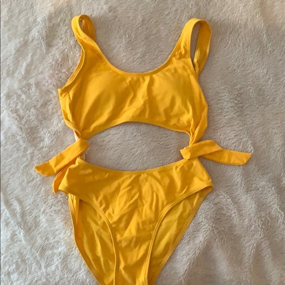 Zaful cut out on piece swim suit - Picture 1 of 6